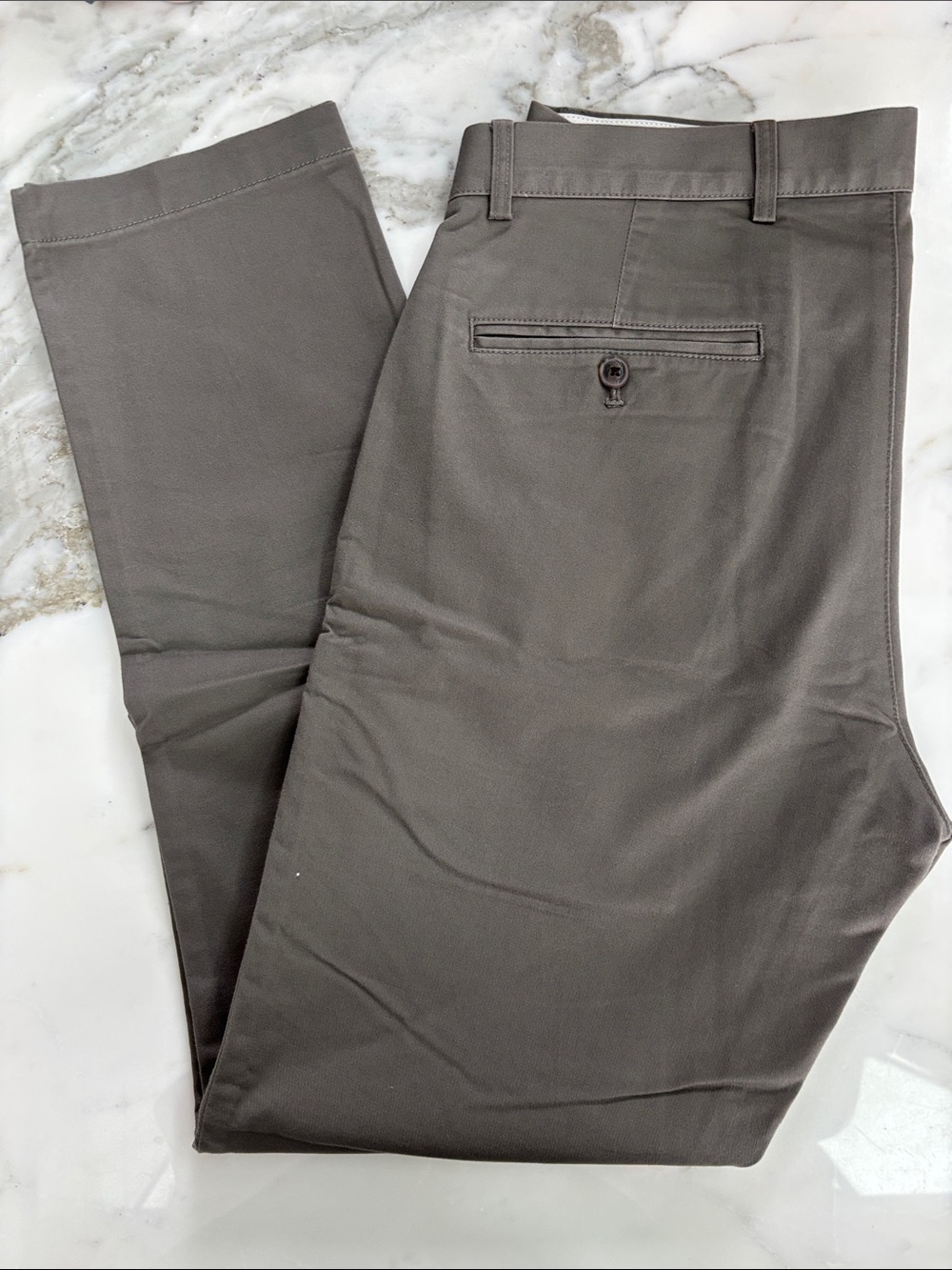 Club Monaco Connor modern slim fit chino